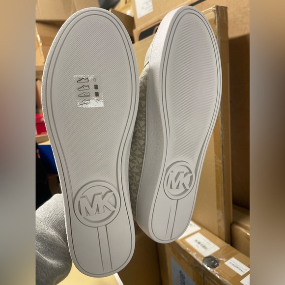 Michael Kors Women's KEATON ZIP SLIP ON NWT - Picture 2 of 3